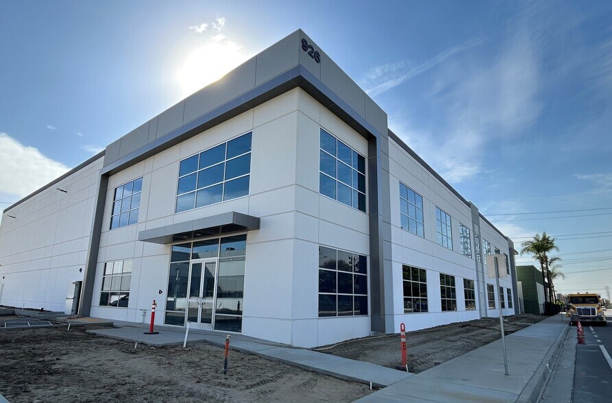 More Photos Of 926 Durfee Ave, South El Monte Distribution For Lease