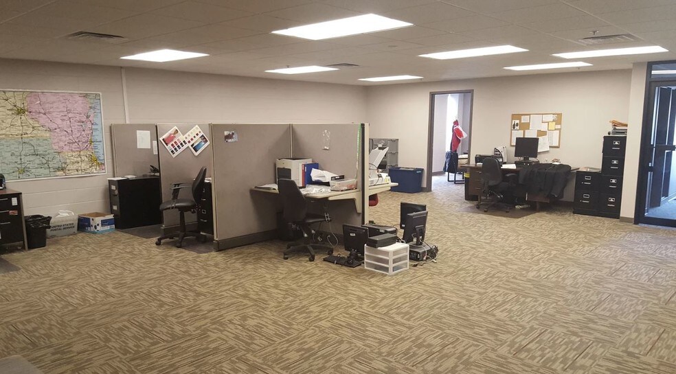 More Photos Of 8447-8475 Murphy Dr, Middleton Light Distribution For Lease