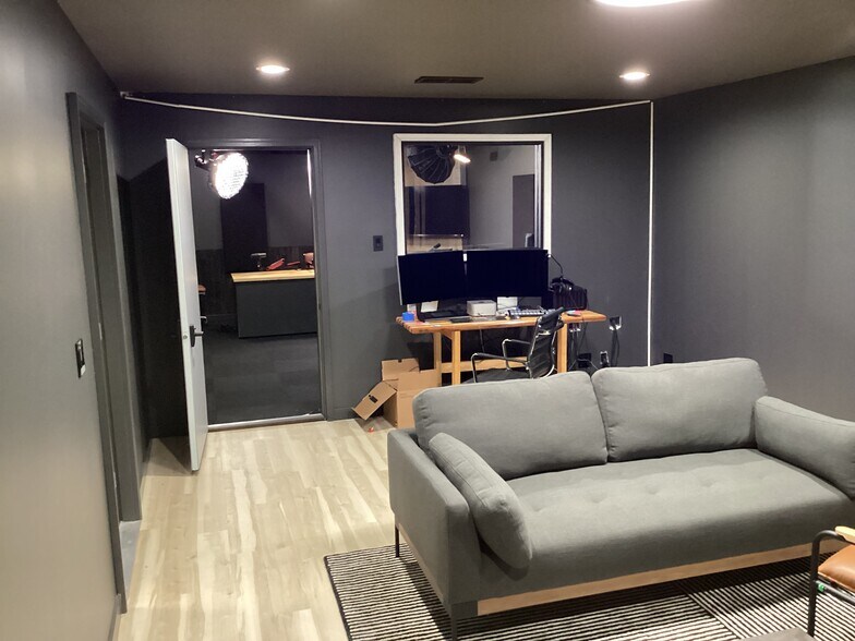 More Photos Of 117 S 25th St, Omaha Office For Lease