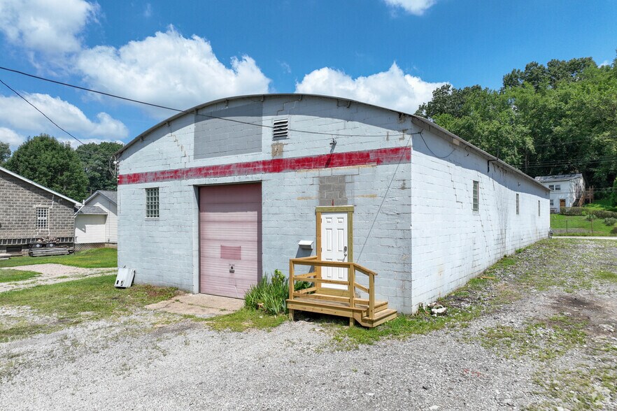 Primary Photo Of 621 Plum St, Oakmont Warehouse For Lease