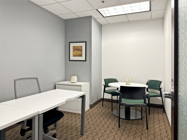 More Photos Of 6991 E Camelback Rd, Scottsdale Coworking Space