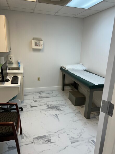 More Photos Of 14 Oak Forest Rd, Bluffton Medical For Sale