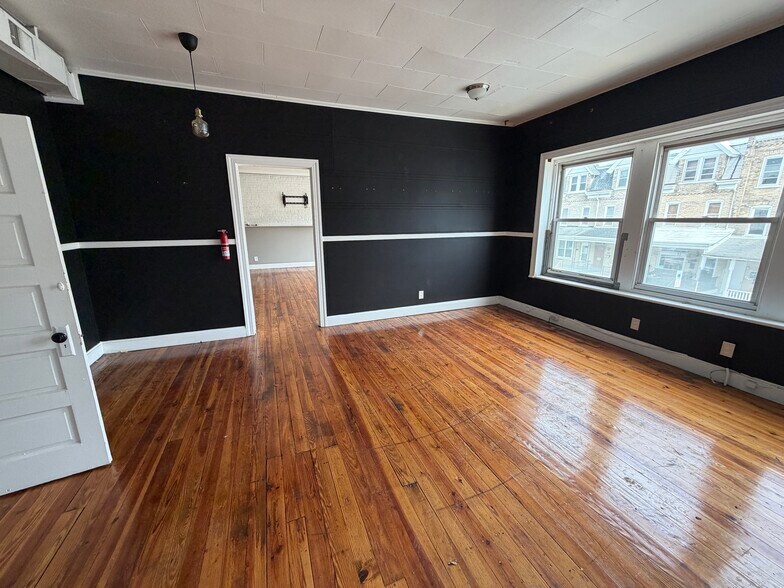 More Photos Of 921 W Washington St, Allentown Warehouse For Lease