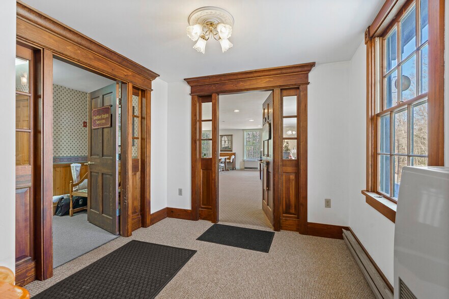 More Photos Of 1037 Wiscasset rd, Boothbay Flex For Sale