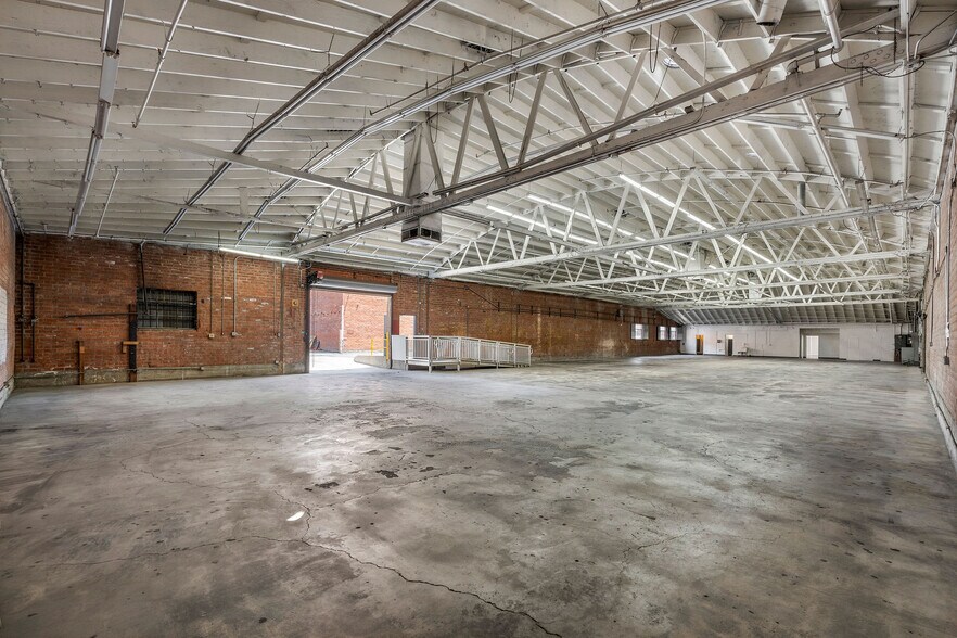 More Photos Of 3301 Maple Ave, Los Angeles Unknown For Lease