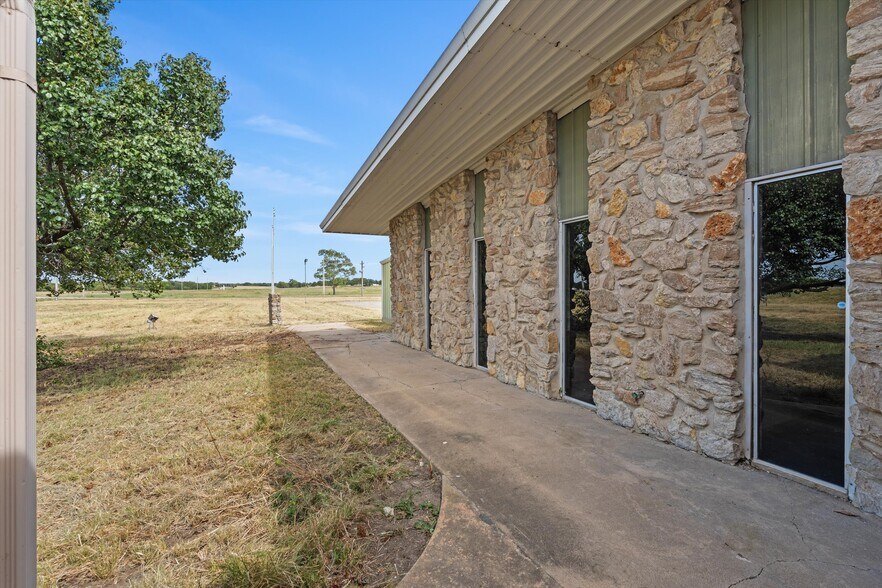 More Photos Of 107 A St., Caney Industrial For Lease