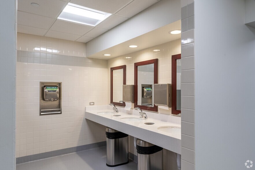 More Photos Of 1950 Innovation Way, Libertyville Unknown For Lease