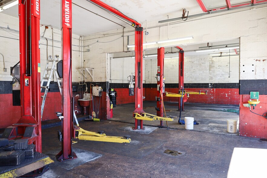 More Photos Of 6381 103rd St, Jacksonville Auto Repair For Lease