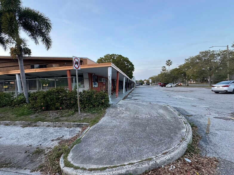 More Photos Of 1900 16th St N, Saint Petersburg Freestanding For Sale