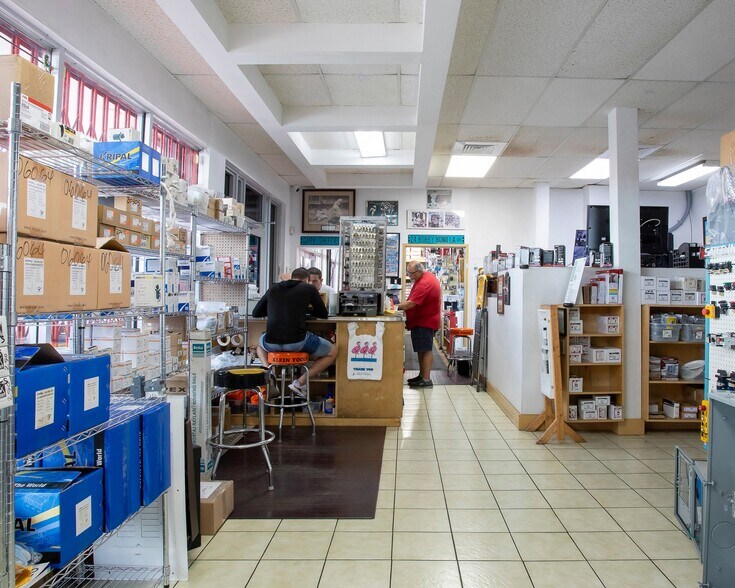 More Photos Of 249 W 29th St, Hialeah Freestanding For Sale
