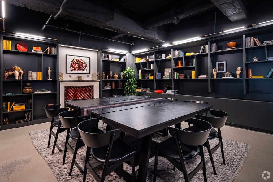 More Photos Of 75 Rockefeller Plaza, New York Office For Sale