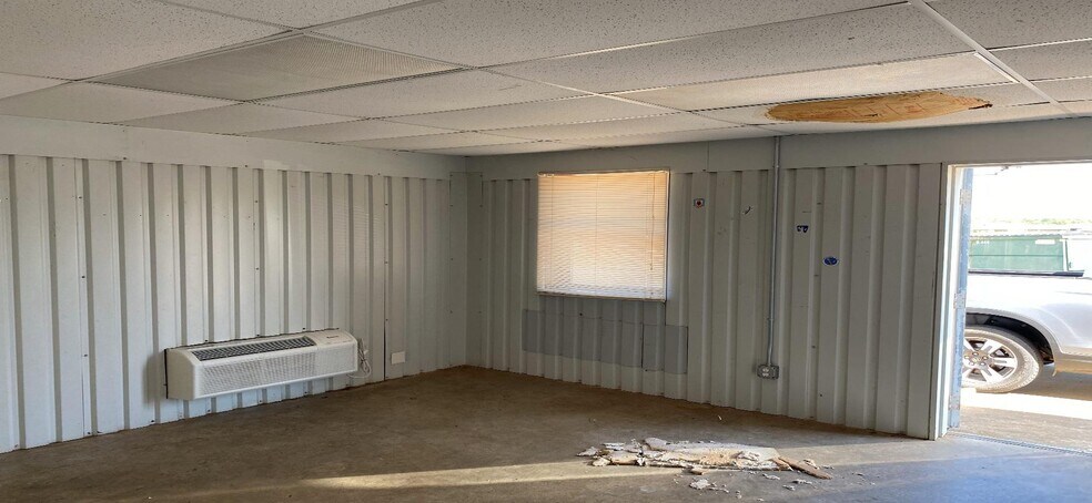 More Photos Of 3531-3547 MacDonnell Ave, Norman Warehouse For Lease