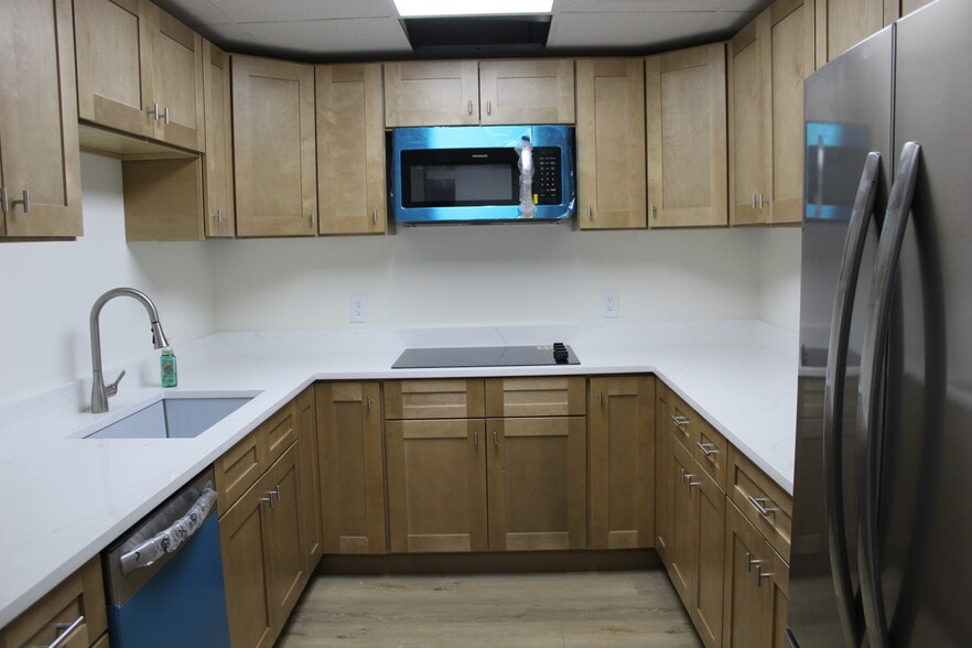 More Photos Of 300 N Hammes Ave, Joliet Medical For Lease