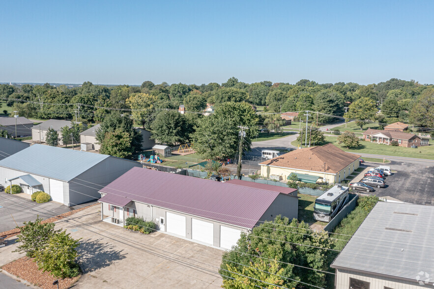 More Photos Of 1811 Alpine Dr, Clarksville Light Manufacturing For Lease