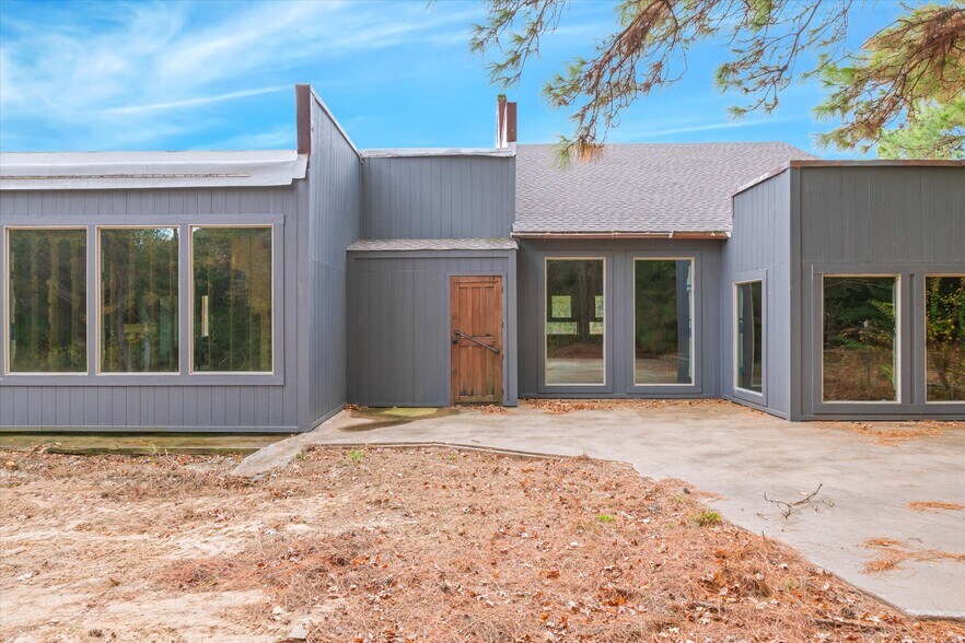 More Photos Of 700 NW Loop 564, Mineola Flex For Sale