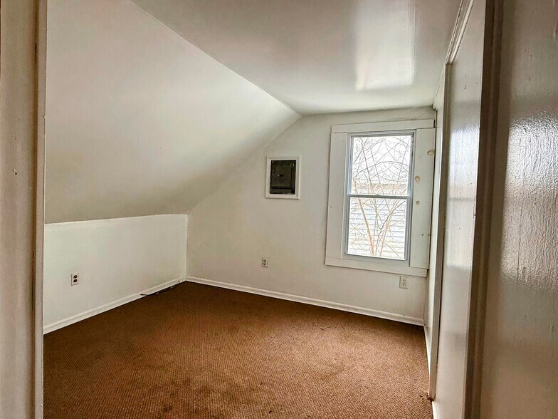 More Photos Of 6 Church St, Nassau Apartments For Sale