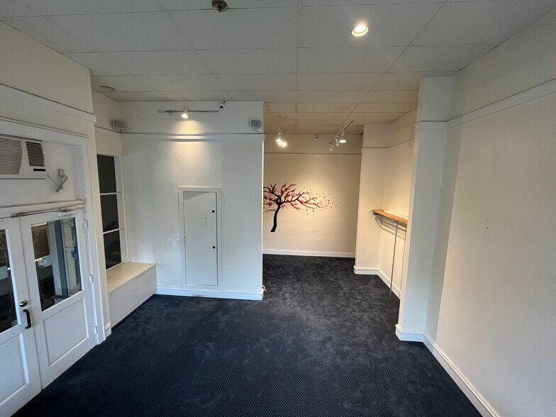 More Photos Of 1309 Main St, Saint Helena Hotel For Lease