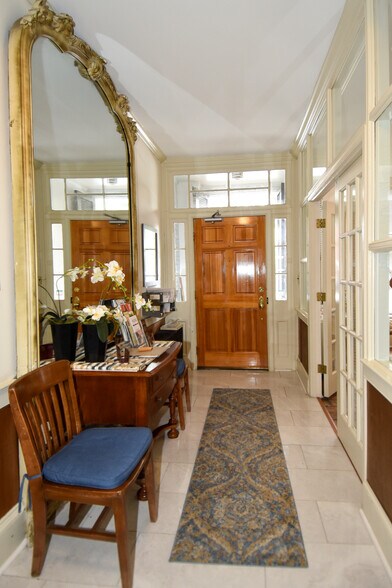More Photos Of 109-111 S Fairfax St, Alexandria Office For Sale