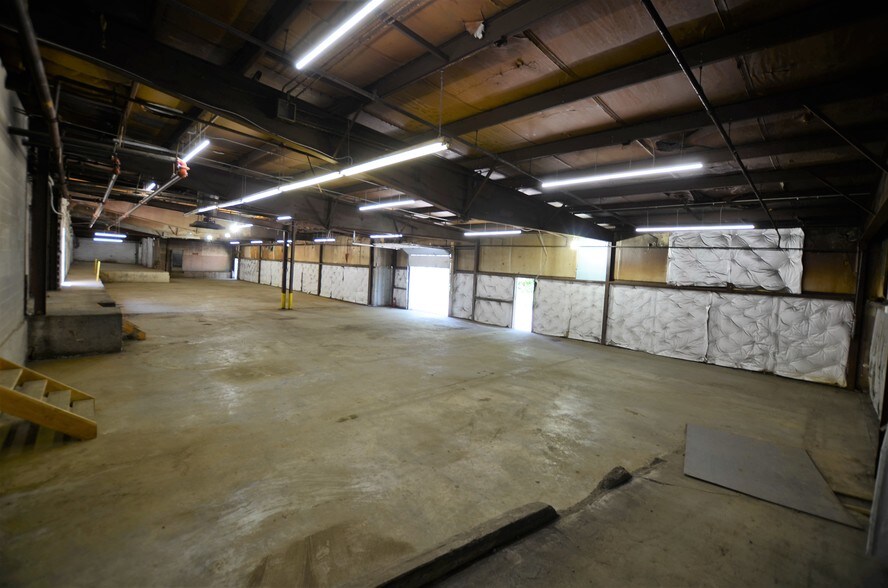 More Photos Of 55 Woodruff St, Walden Distribution For Lease