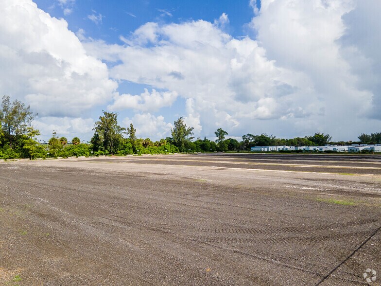 More Photos Of 375 Kelly Dr, West Palm Beach Land For Lease