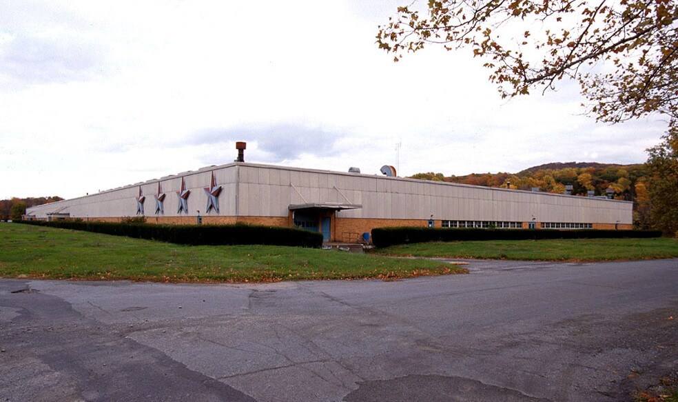 More Photos Of 20 Industry Dr, Mountainville Warehouse For Lease