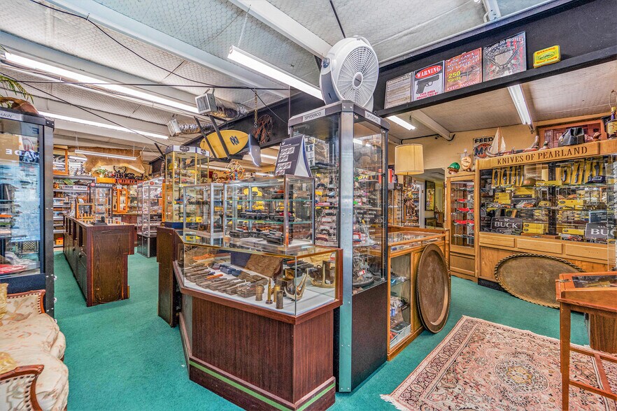 More Photos Of 4214 W Broadway, Pearland Freestanding For Sale