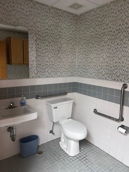 More Photos Of 17833 Hutchins Dr, Minnetonka Medical For Sale