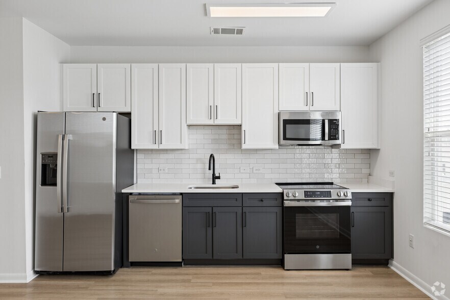 More Photos Of 725-735 Coleman Blvd, Mount Pleasant Apartments For Lease