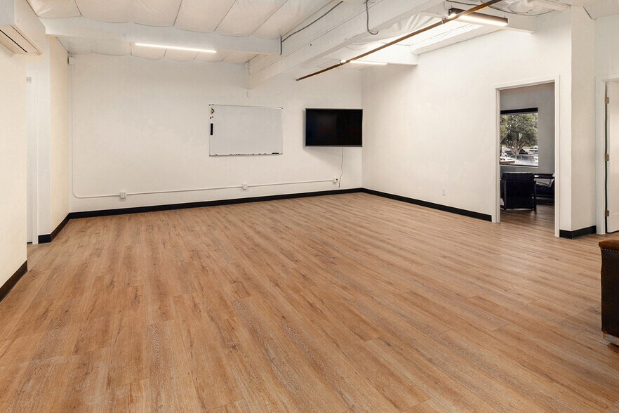 More Photos Of 5731 Palmer Way, Carlsbad Research And Development For Lease