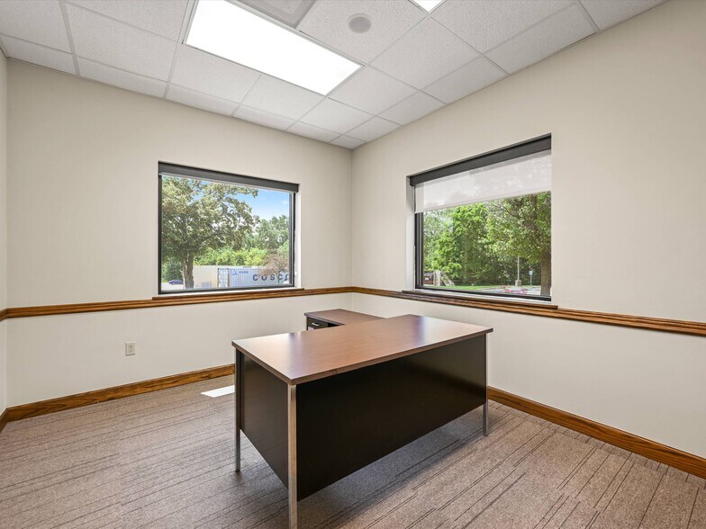 More Photos Of 1805 John F Kennedy Rd, Dubuque Freestanding For Sale
