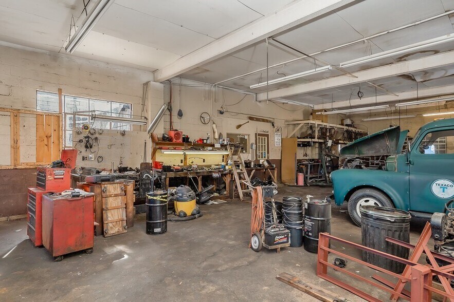 More Photos Of 1470 S Jefferson Ave, Cookeville Showroom For Sale