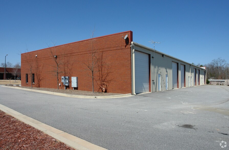 More Photos Of 5207 Belle Wood Ct, Buford Warehouse For Lease