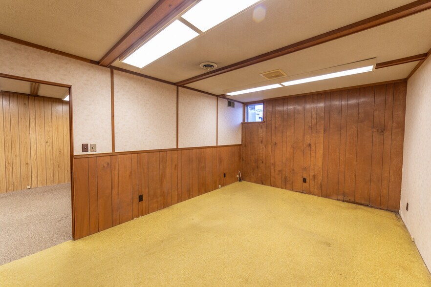 More Photos Of 605 Scott St, Wausau Office For Sale