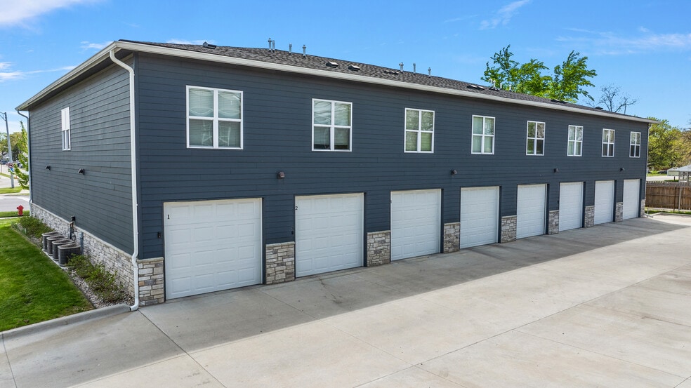 More Photos Of 1241-1251 E Woodward Heights Blvd, Hazel Park Apartments For Sale