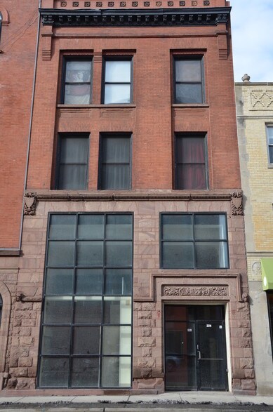 More Photos Of 2300 N Clark St, Chicago Apartments For Lease