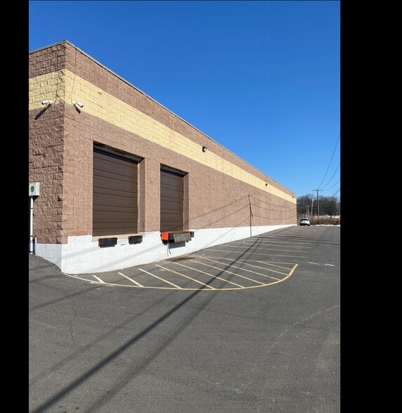 More Photos Of 13451 Damar Dr, Philadelphia Warehouse For Lease