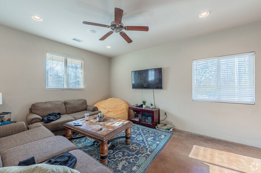 More Photos Of 1030 Dr Martin Luther King Pky, Athens Apartments For Sale