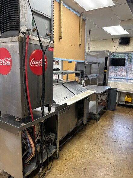 More Photos Of 5130 Chestnut St, Emmaus Fast Food For Sale