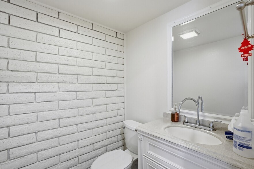 More Photos Of 2141 10th St, Los Osos Drugstore For Sale
