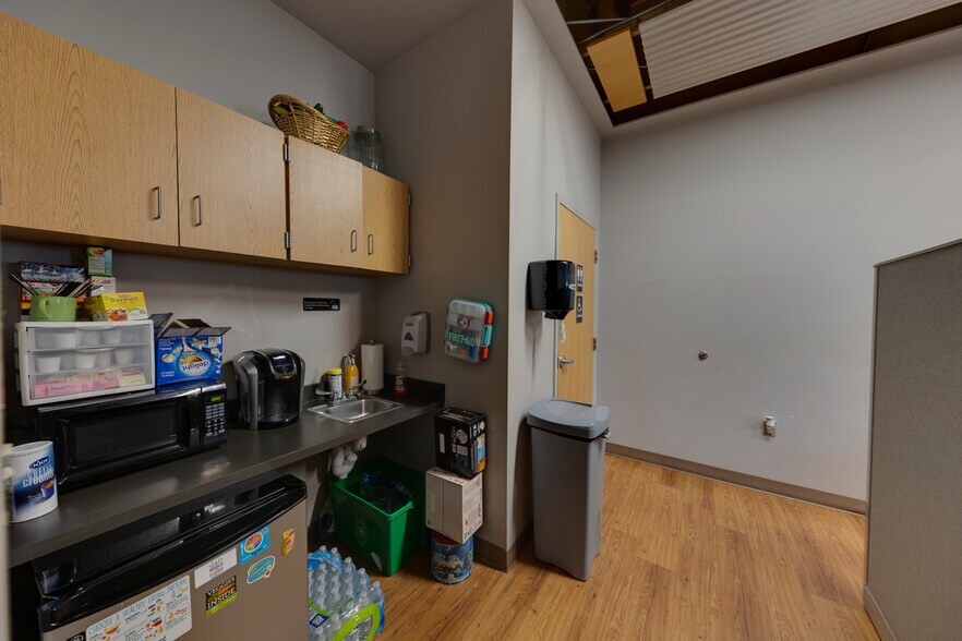 More Photos Of 826 Krill St, Corpus Christi Warehouse For Lease