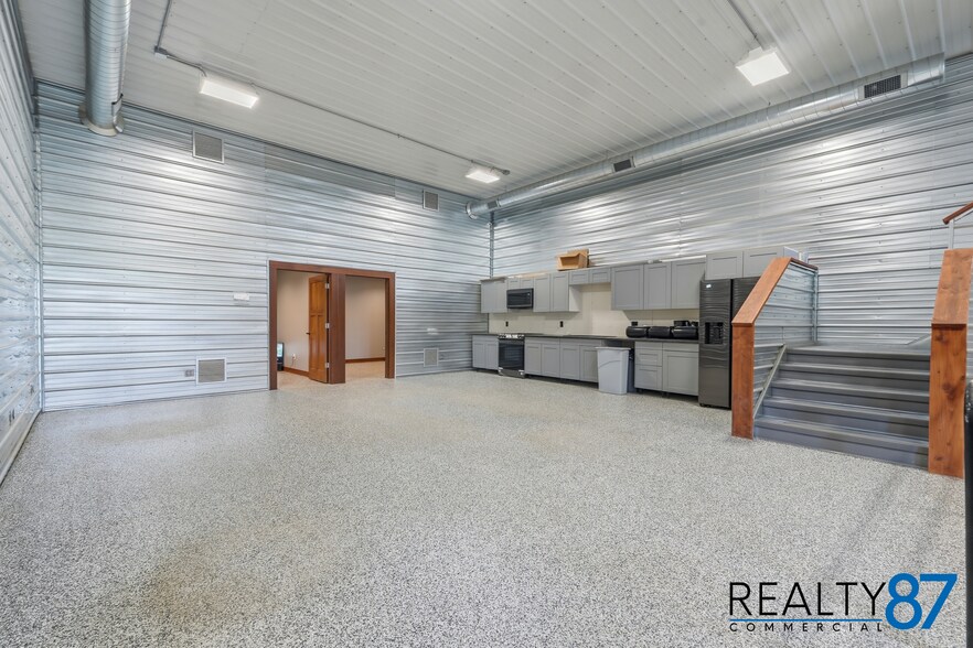 More Photos Of 4301 6th St SW, Cedar Rapids General Retail For Sale