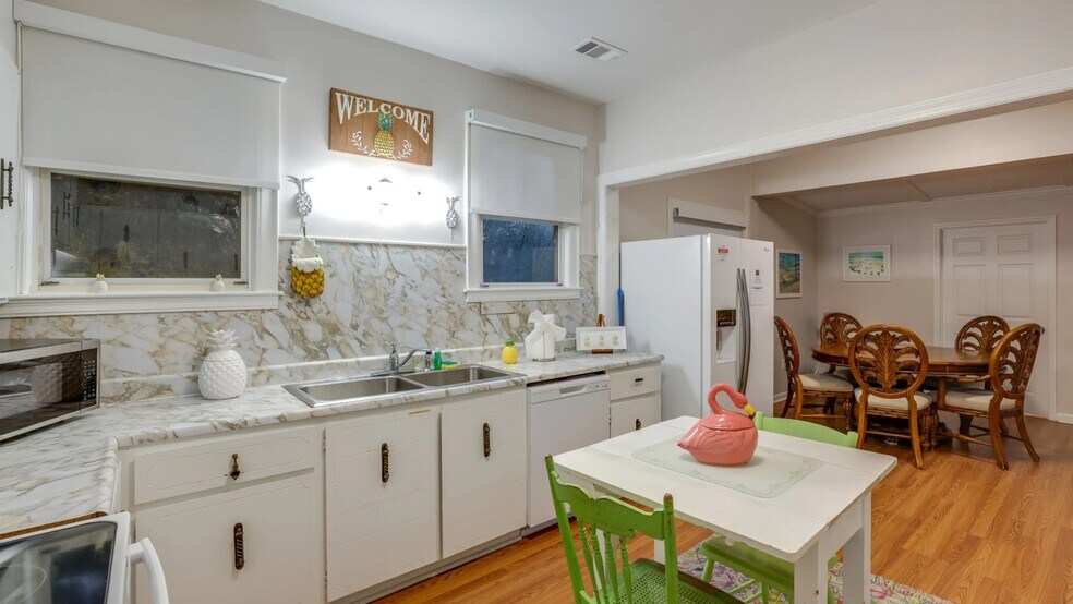 More Photos Of 15 15th St, Tybee Island Specialty For Sale