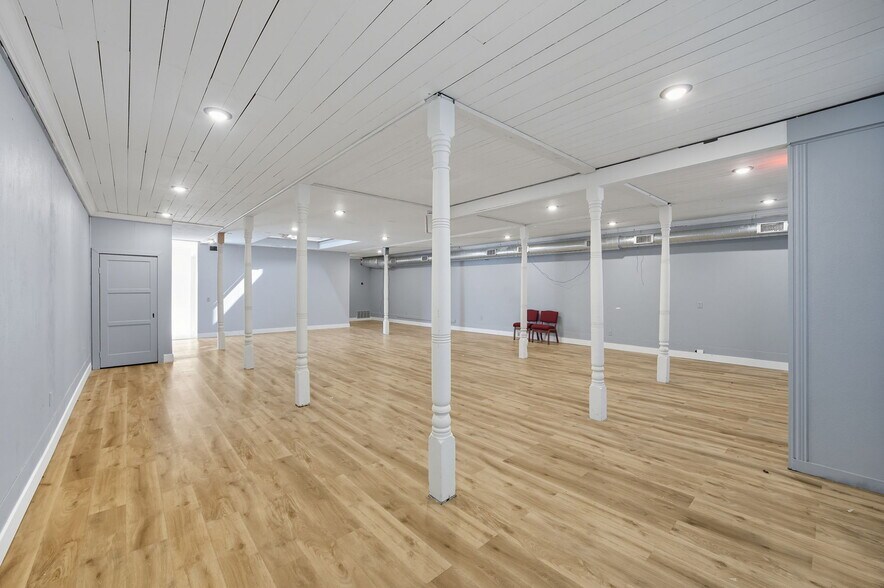 More Photos Of 101 East St, Hutto Storefront Retail Office For Lease