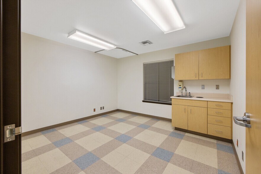 More Photos Of 561 N Alta Ave, Dinuba Medical For Lease