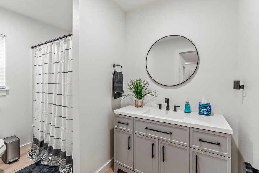 More Photos Of 572 Columbia St, Cathlamet Apartments For Sale