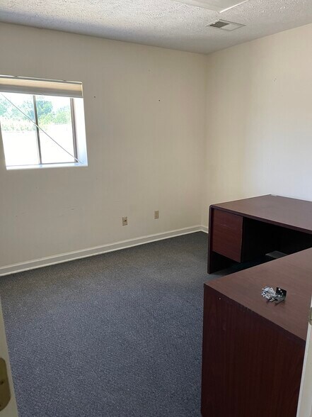 More Photos Of 640 Industrial Rd, Savannah Light Distribution For Lease