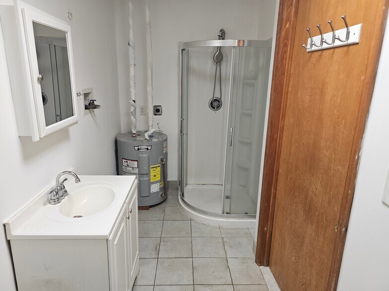 More Photos Of 154 Adamsville Rd, Bridgewater Storefront For Lease