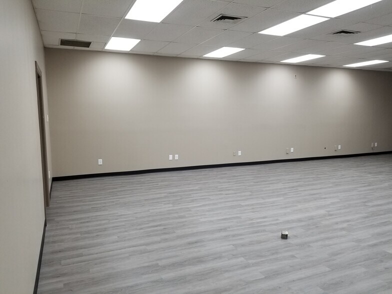 More Photos Of 49 Public Sq, Shelbyville Office For Sale