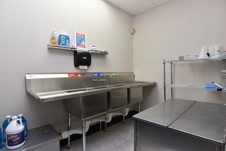 More Photos Of 10 S Walnut St, Milford Restaurant For Sale