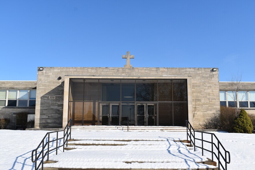 More Photos Of 400 Center Rd, Bedford Religious Facility For Sale
